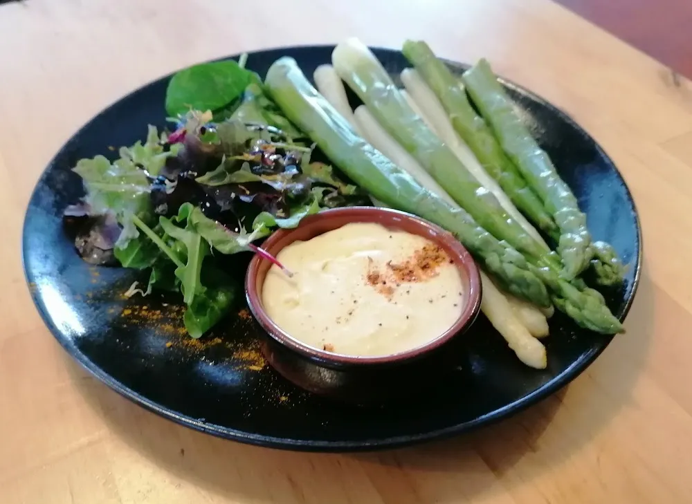 Asperges Vertes Et Blanches de Pays Mousseline Au Yuzu