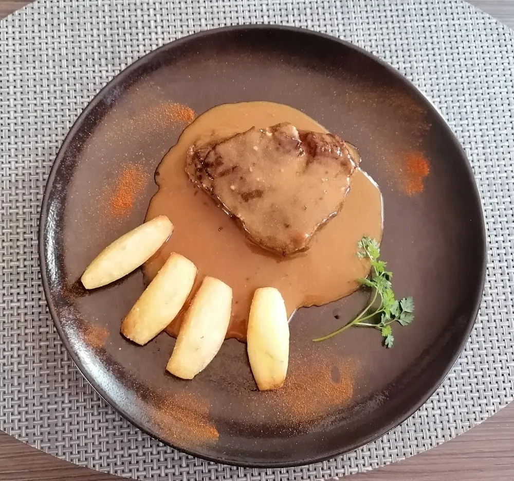 Pavé de Boeuf Race Aubrac Sauce Au Poivre Concassé